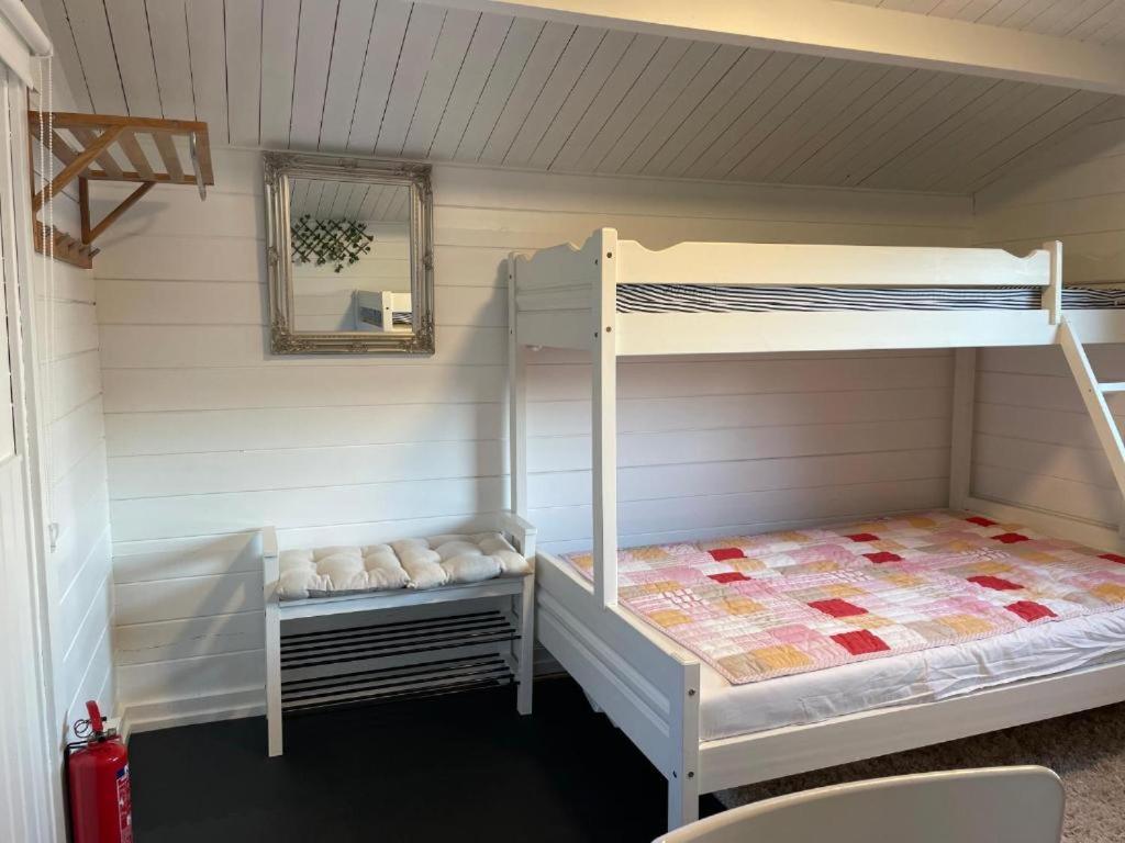 Nice Apartment With1 Bedroom Separate Living Room With A Sofa Bed And A Tiny Kitchen A Bathroom Located In Nordstrand Near By The Sea For 3 Guests With A Garden And Grill 5 Extra Guests With Extra Cost In The Cabin With Sea View Just Outside The Apar Oslo Kültér fotó